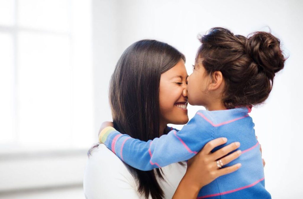 kid kiss mom