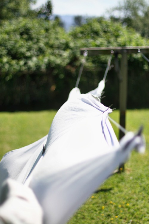 Bedwetting is common in children but can be challenging for families who have to deal with washing endless rounds of bedsheets and drying mattresses, not to mention, airing the room and cleaning up. If no medical or psychological causes can be found, the child can be helped to stop bedwetting. The first step for parents is to understand bedwetting. (Image Credit: 1000 Awesome Things)