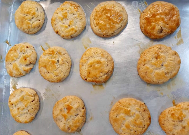 Fresh out from the oven ─ the baked Hup Toh Soh cookies.