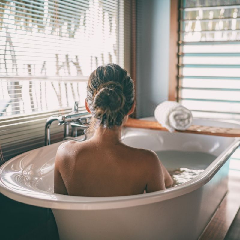 woman 19 weeks pregnant taking warm bath