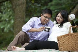 couple looking at sonogram