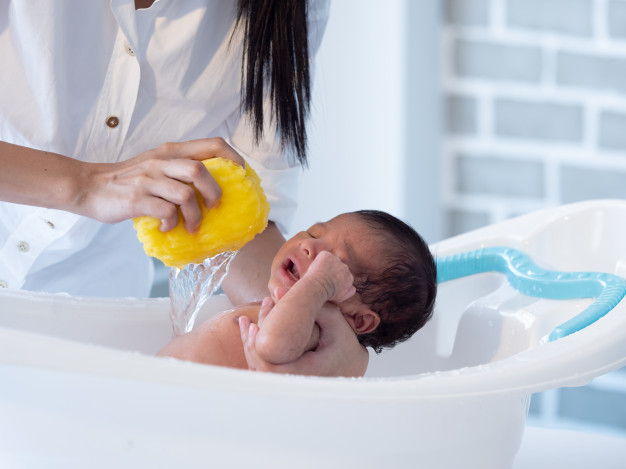 newborn bath time