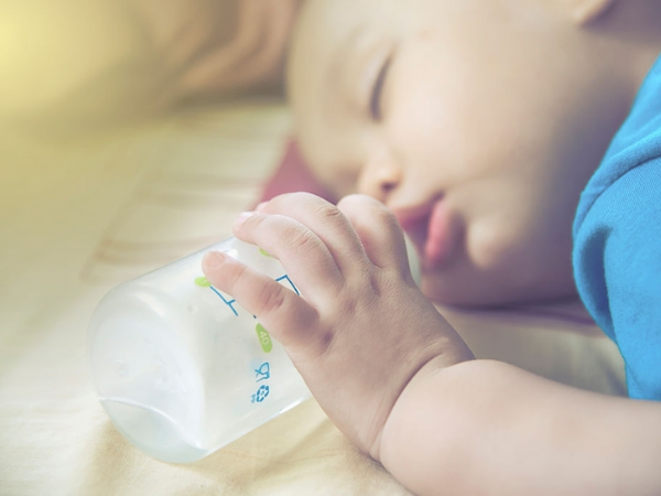 baby feeding bottle