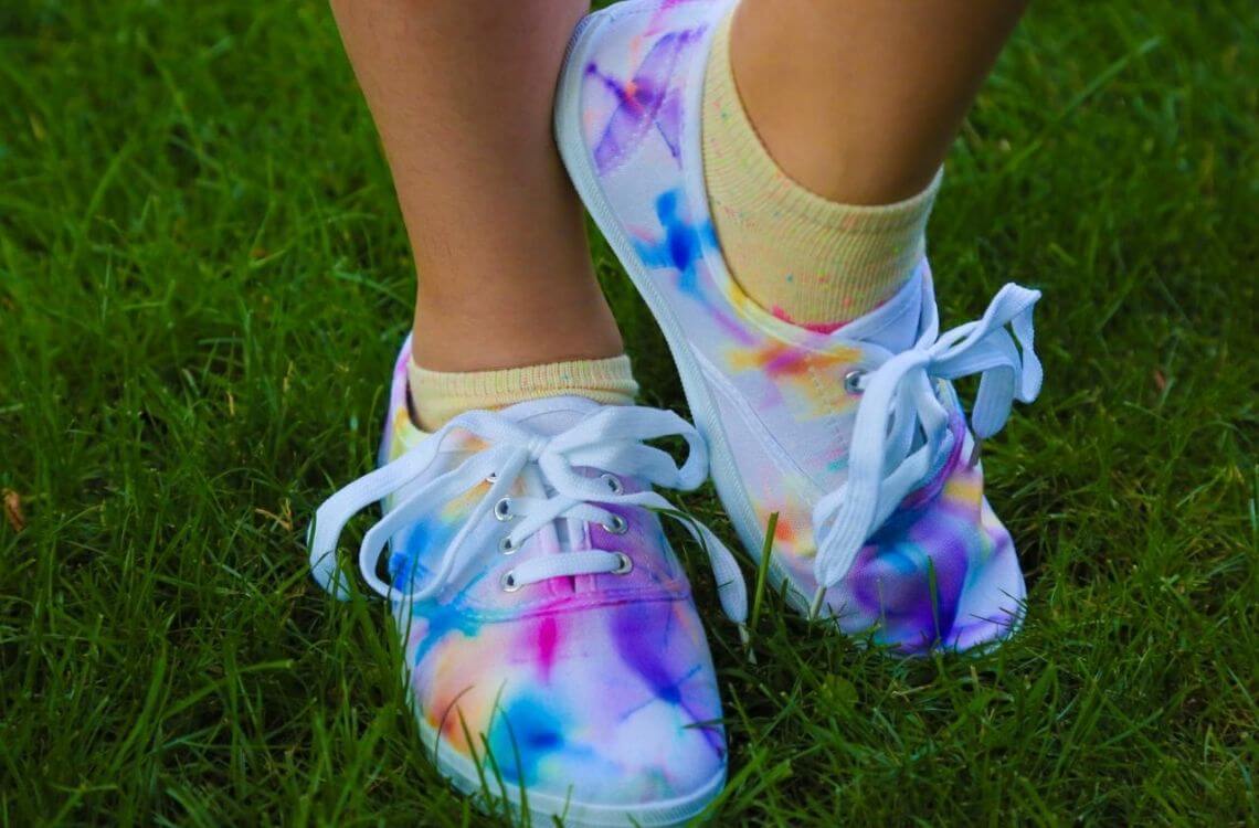 tie-dye shoes: arts and crafts activities