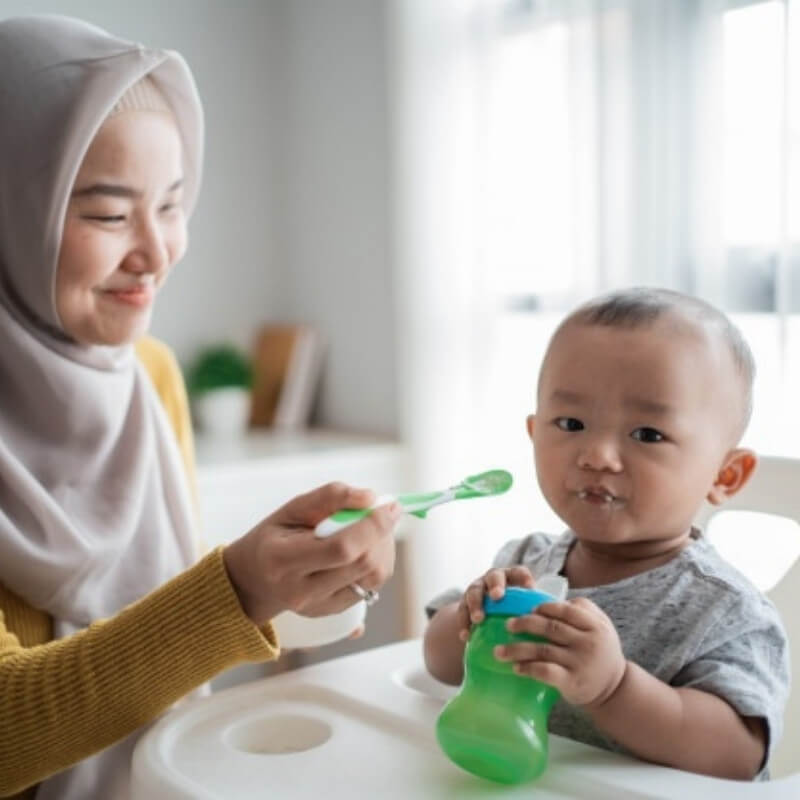 signs-your-baby-is-solid-food-ready