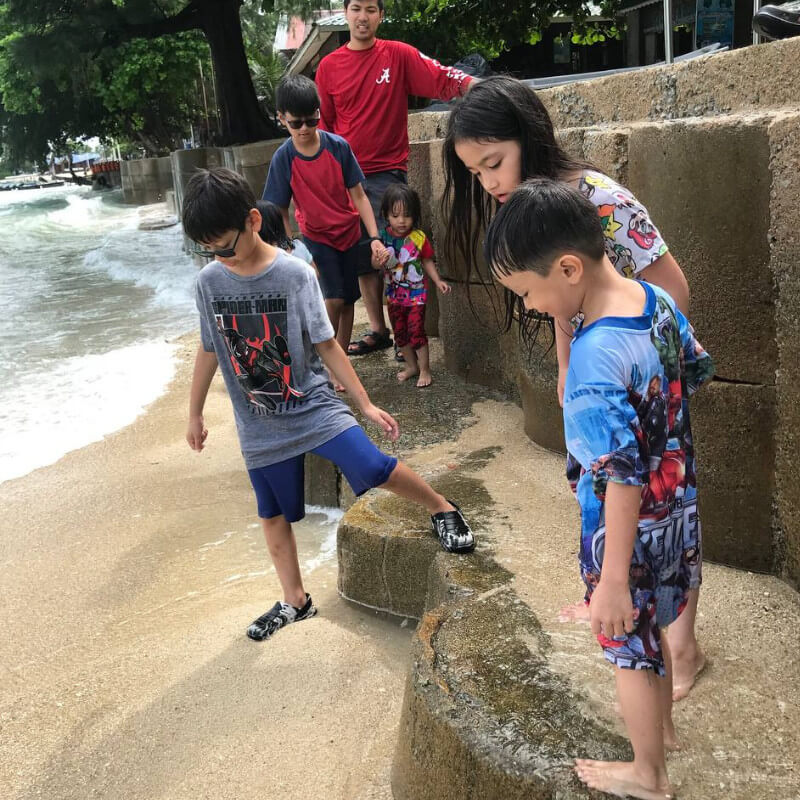 Kids with their cousins on a holiday