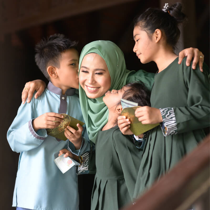 A mum and her kid on Hari Raya