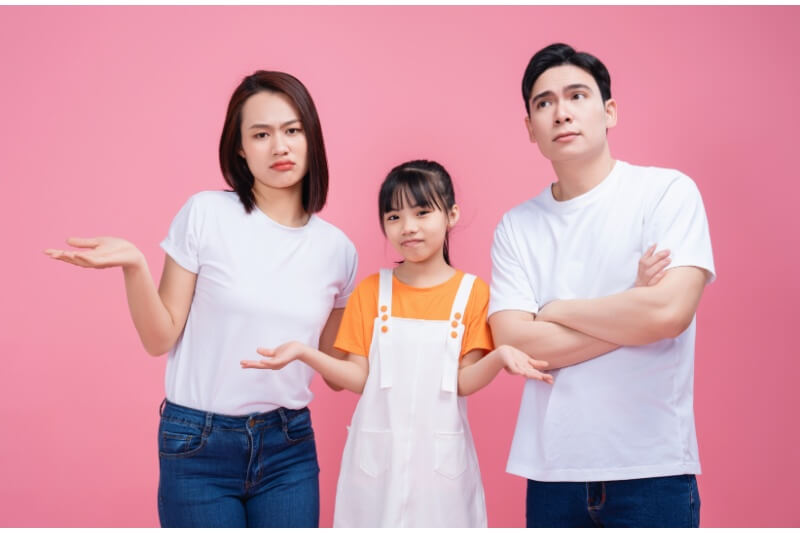 parents and child wondering matching clothes